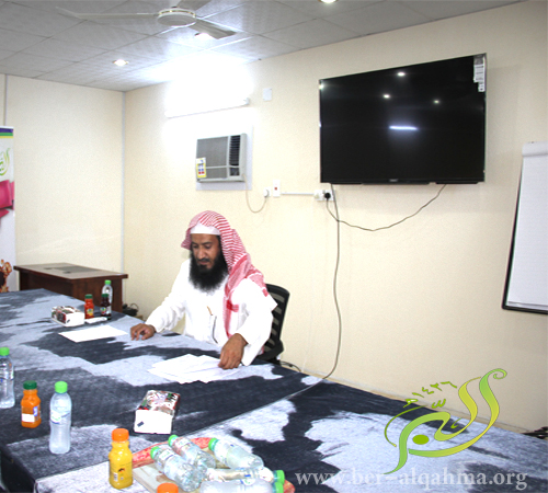 الشيخ حسن الزومان في دورة ادارة المشاريع الصغيرة ب